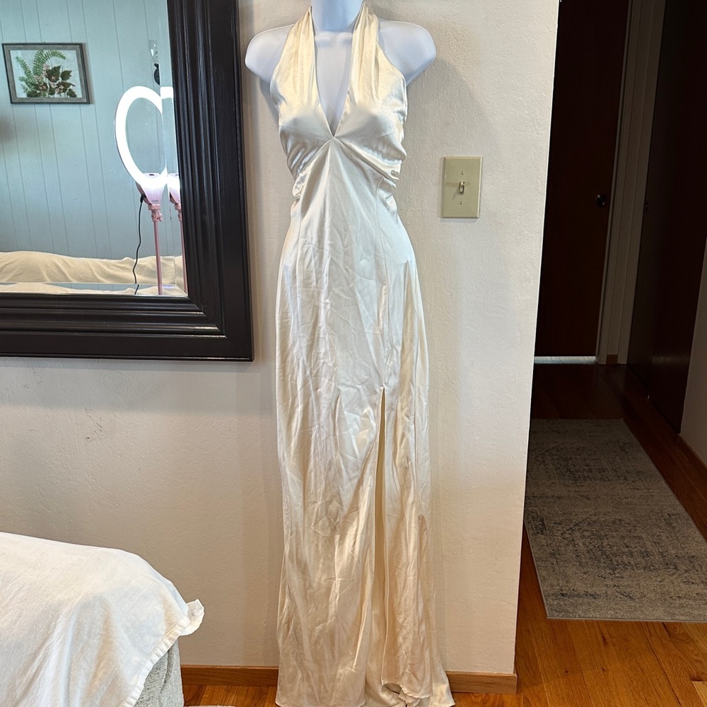 Lulu’s off white long dress size XL. Halter style, ties in back, zipper, slit